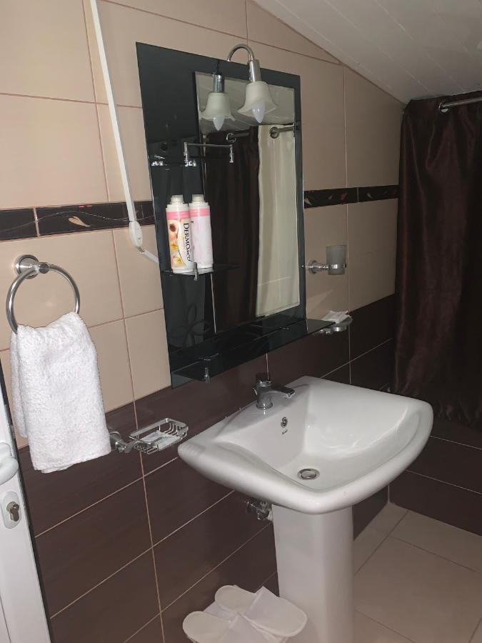 Hotel Anxhelo Kuçovë Exteriér fotografie