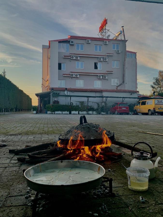 Hotel Anxhelo Kuçovë Exteriér fotografie